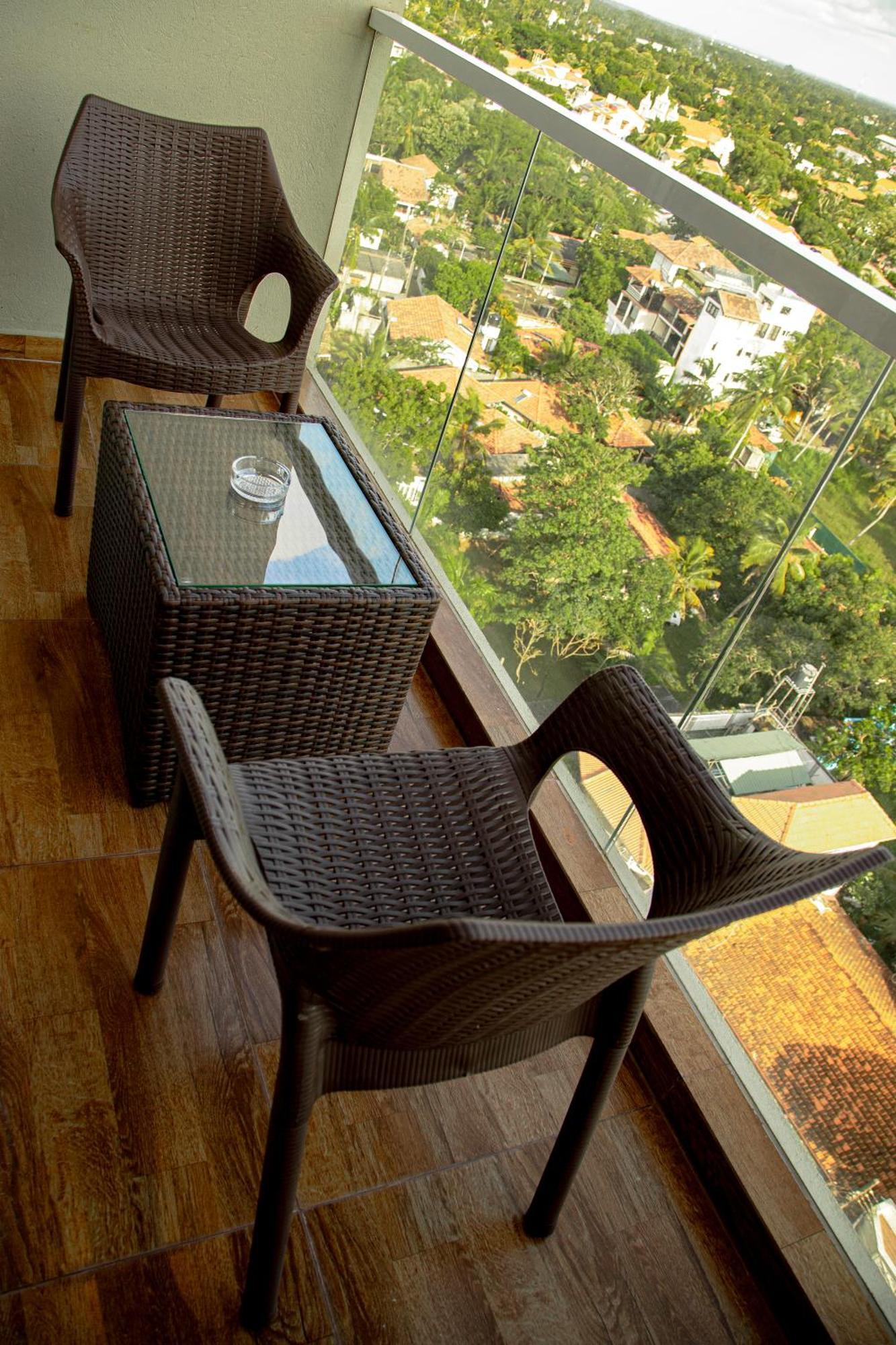 Negombo Ocean Breeze - Bliss On The Beach Luxury Apartments By Serendib Vacation Buitenkant foto