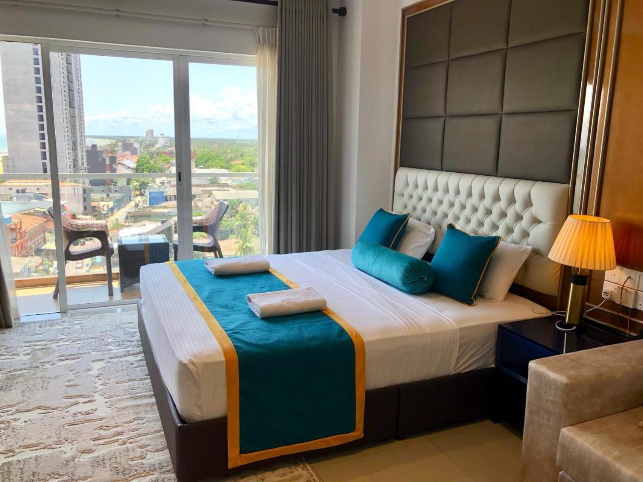 Negombo Ocean Breeze - Bliss On The Beach Luxury Apartments By Serendib Vacation Buitenkant foto