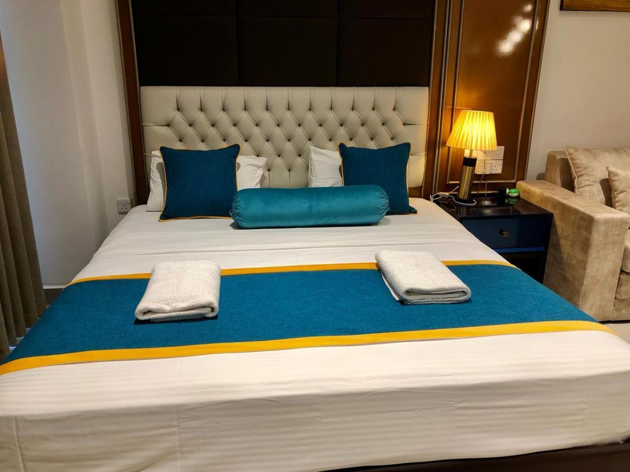 Negombo Ocean Breeze - Bliss On The Beach Luxury Apartments By Serendib Vacation Buitenkant foto